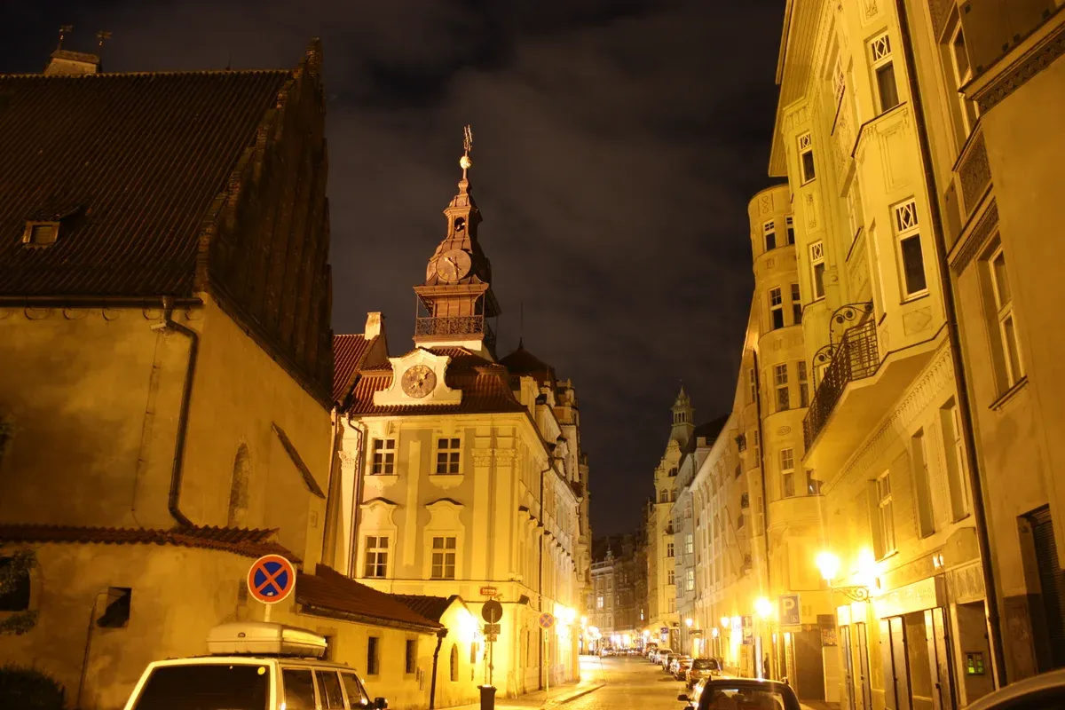 Maiselova street with the Jewish Town Hall tower on a Prague Jewish Quarter tour ticket route